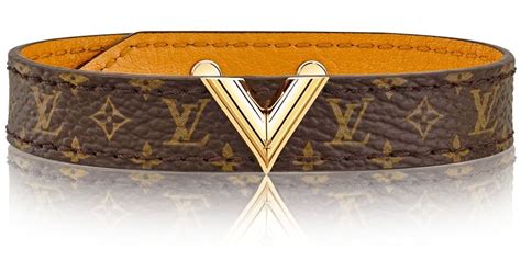 Louis Vuitton leather bracelet sizing